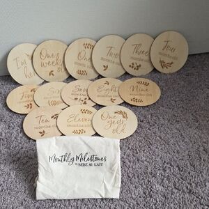 Bebe au Lait Monthly Milestone Discs - Natural and Brown